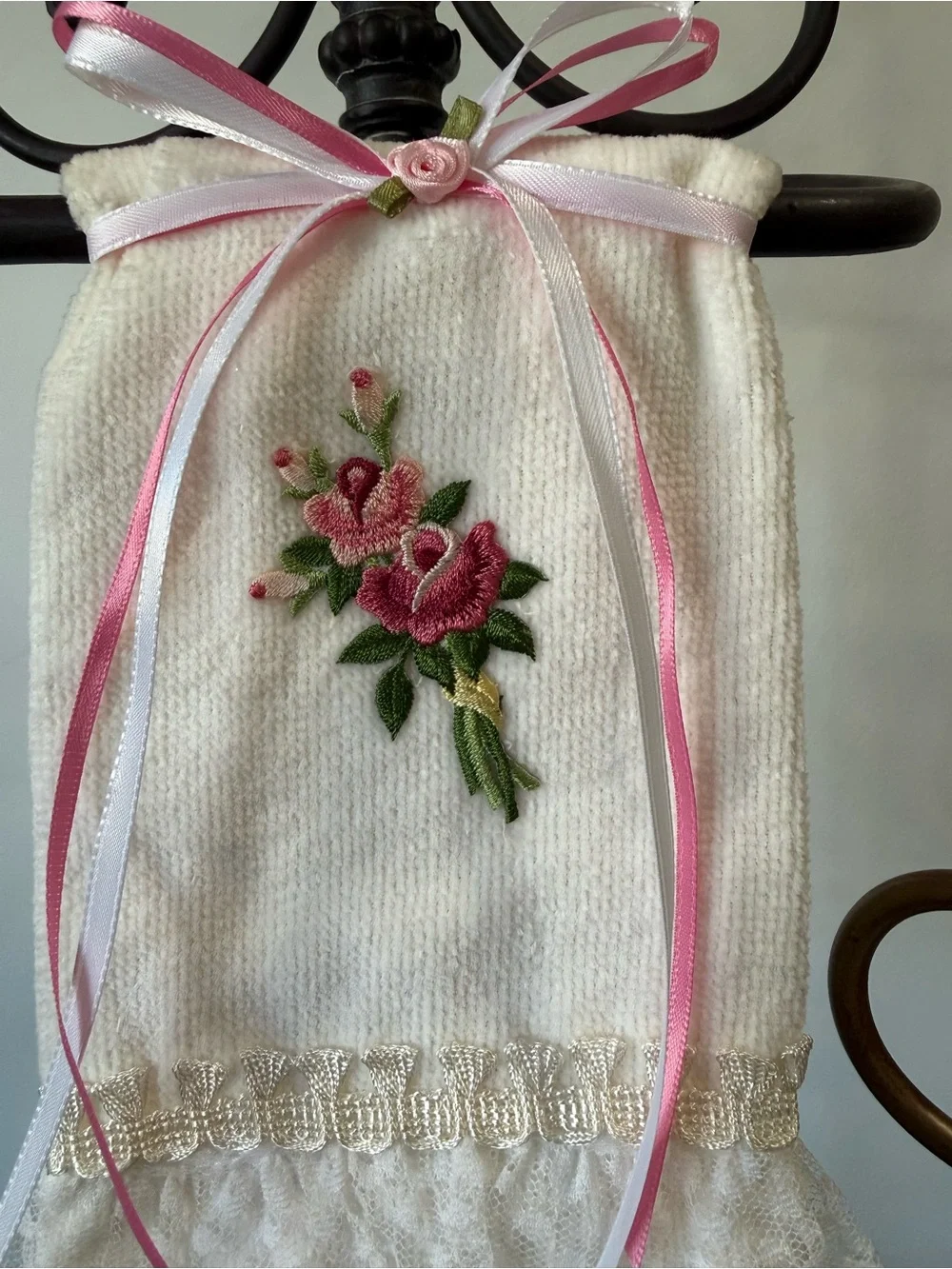 💐 Hand Crafted Floral Hand Towel with Matching Toilet Paper Sachet 💐